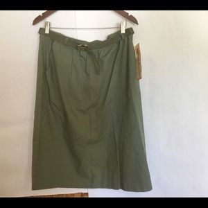 Alfred Dunner skirt with belt.